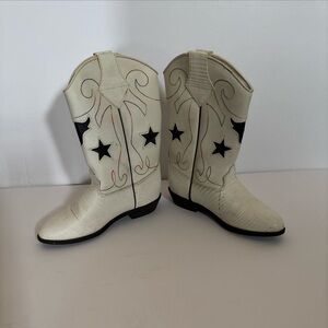 Children’s white longhorn cowboy boots Size 13